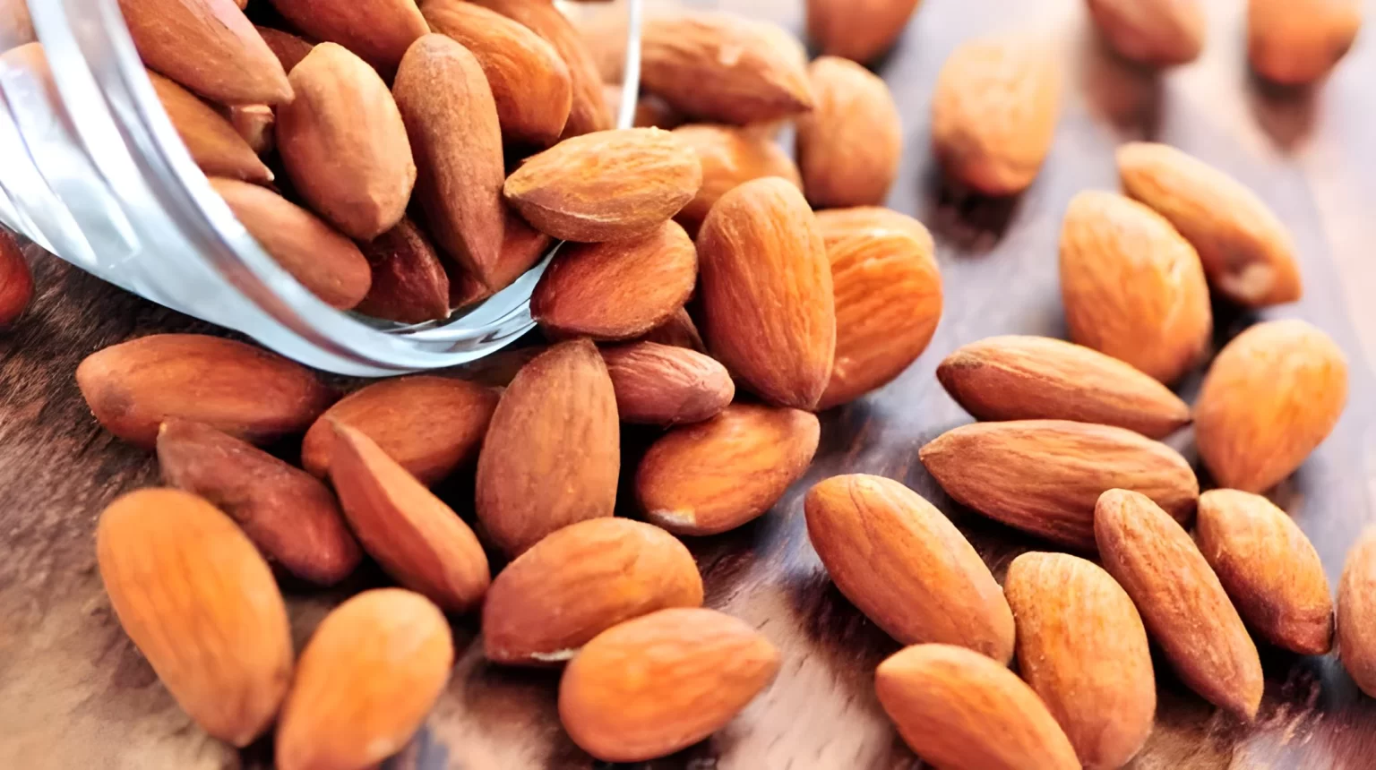Eat 4 Almonds Daily: See What Happens To Your Body